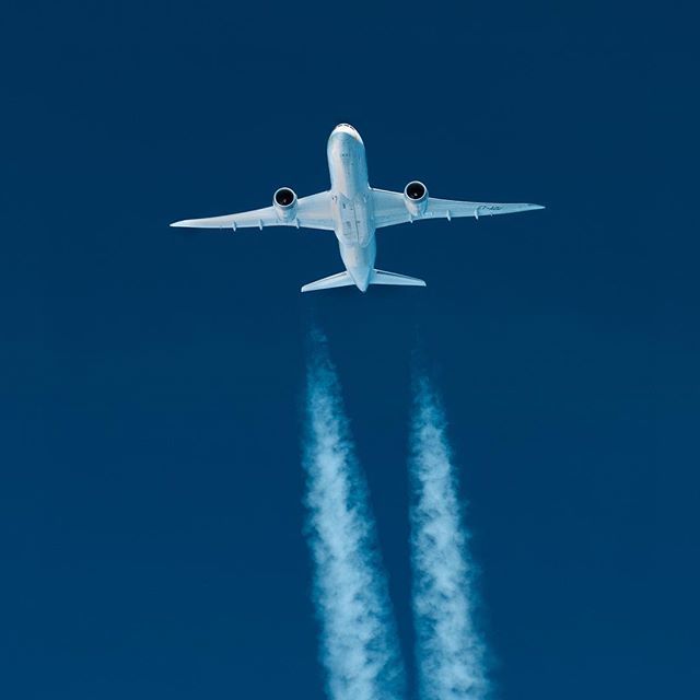 harshawij's tweet photo. Ethiopian 787 heading east over the Bay of Bengal,
,
,
#ethiopianairlines #boeing #787 #contrails #flyingforaliving #flyingaluminiumtube #likeforlikes #like4likes #follow4like #avgram #aviation #boeing787 #aviationphotography https://t.co/45gAhoqsil https://t.co/ZheVMfy7Um