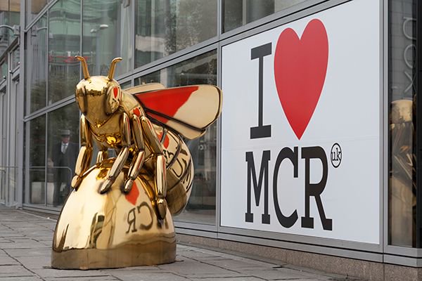 Have you ever wondered why there are so many bees in Manchester? They're on the sides of buildings, street bollards, and even the bins! Take a look at our brief history of the Manchester worker bee 🐝 buff.ly/2M1lict