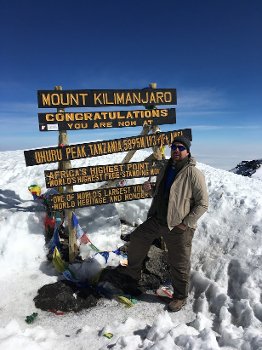 sljournal's tweet image. A climb up Mount Kilimanjaro and a mission to improve a district&apos;s libraries while motivating others to advocate for themselves. @ezigbo_ ow.ly/LAYq30lI6ep