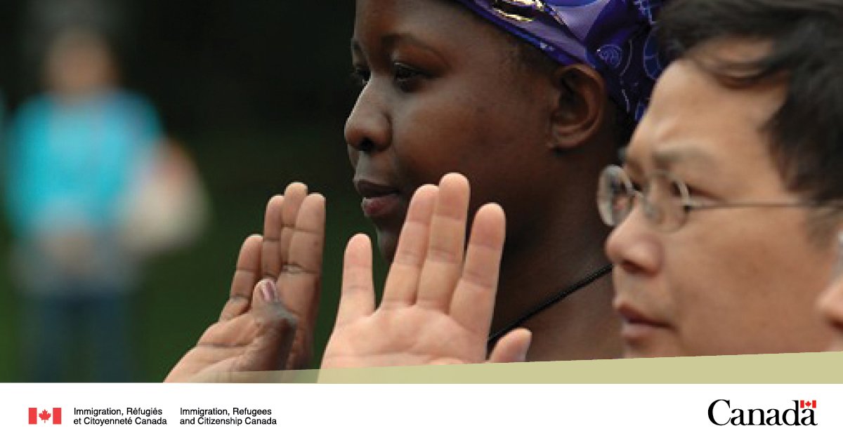 CitImmCanFR's tweet photo. Vous vous préparez à demander la #citcan? Découvrez les critères d'admissibilité à la citoyenneté, la marche à suivre pour présenter une demande et ce qu'il faut faire une fois la demande soumise : https://t.co/CLIZch6RfH https://t.co/YUpYPdEPB2