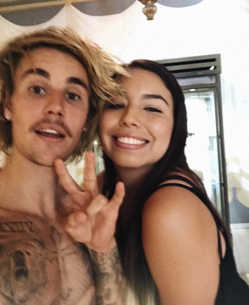 ProjetoKidrauh's tweet photo. CADÊ VOCÊS BELIEBERS?APAREÇA PARA VOTAR, VAMOS DAR ESSE PRÊMIO AO JUSTIN, ELE CONCORRE NA CATEGORIA, "THE SOCIAL CELEBRITY" NO PCAs!

#JustinBieber #TheSocialCelebrity #PCAs
@justinbieber https://t.co/2esxzJOiXi