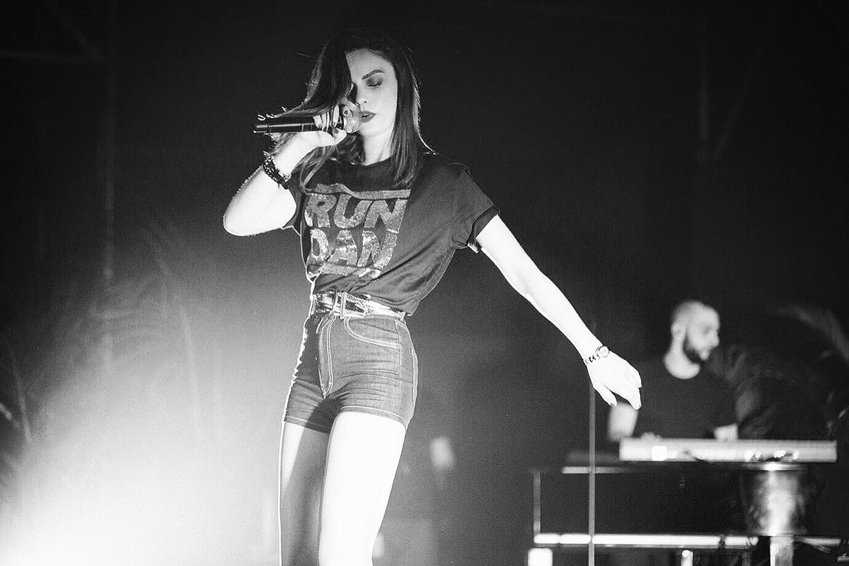 NaliOfficial's tweet photo. Voi ci credete che quella di stasera è l’ultima data del tour? Grazie per questo pezzo di viaggio insieme ❤️
E adesso dov’è che si va? Abbiamo ancora un sacco di strada da fare!
Intanto stasera spacchiamo tutto 🍾🌈 #Verona #TeatroRomano #ByeByeLive #UltimaTappa https://t.co/eFj4fEvJSr