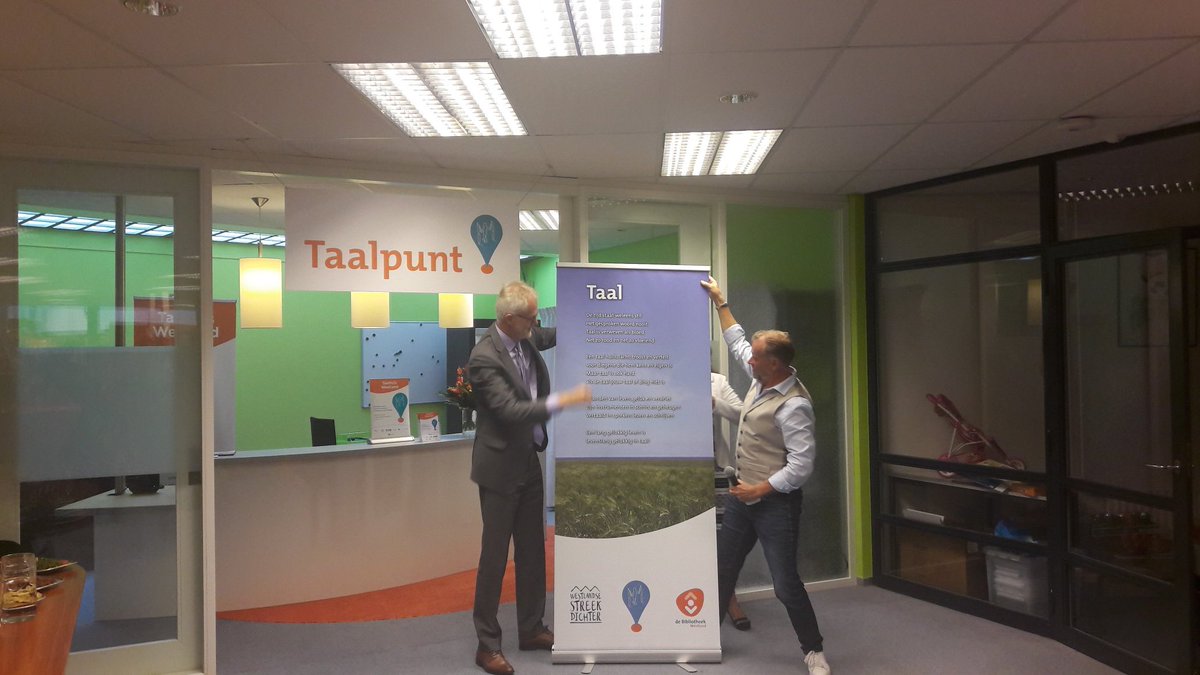 Het #Taalpunt is geopend door @PietVreugdenhil  en de <a href="/StreekdichterWL/">StreekdichterWestl</a> met een prachtig gedicht.