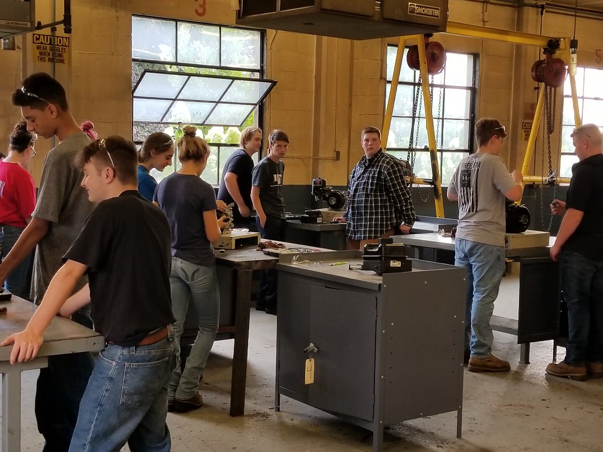 BristolAggie's tweet photo. #AgMec is back at it today working on small engines. #BAPRIDE #BAWork https://t.co/QdnZ6uVTwu