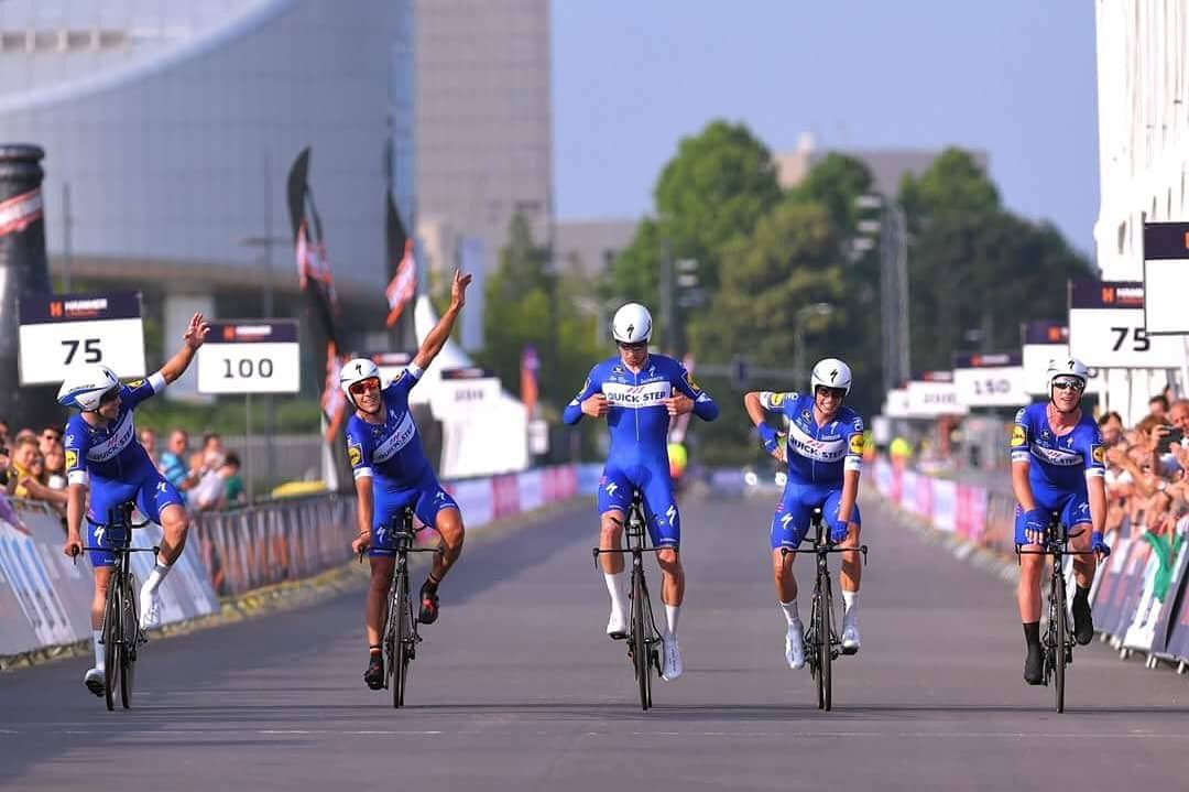 HammerSeries's tweet image. It&apos;s all about the team at @HammerSeries⁠! #ThrowbackThursday to a spectacular victory at @HammerLimburg for @quickstepteam 💪💪🔨🔨👏👏 Will we see a repeat performance at @HammerHongKong on Sunday 14 October? bit.ly/H4mmerHongKong #HammerSeries #AllOut #SunHungKaiProperties