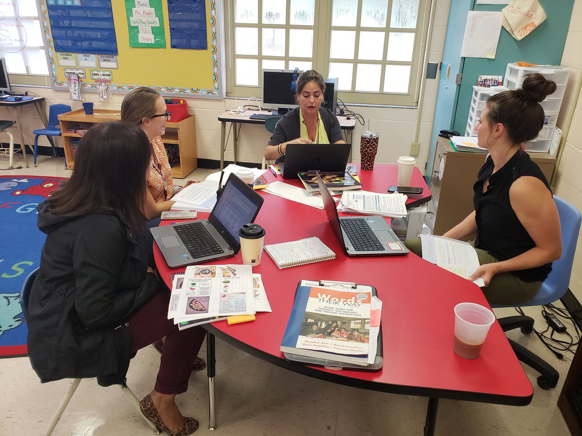 mtgarcia2010's tweet photo. @MemorialElm the best part of PLC is learning from each other! Take a look at her anchor chart for dual language @HISDMultiPrgms #MemorialES2018 @TeamHISD https://t.co/ETimdlTmvr