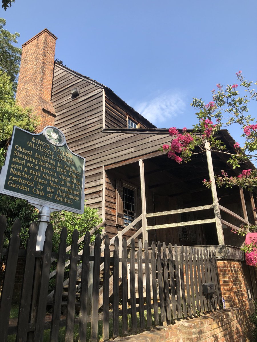 justastorypod's tweet image. King’s Tavern in Natchez Mississippi is one of the oldest, dating back to the 1700s, and most haunted buildings in the South. Hidden bodies found in the chimney, a cursed dagger, ghostly highwaymen, and a murdered servant girl....  #FolkloreThursday