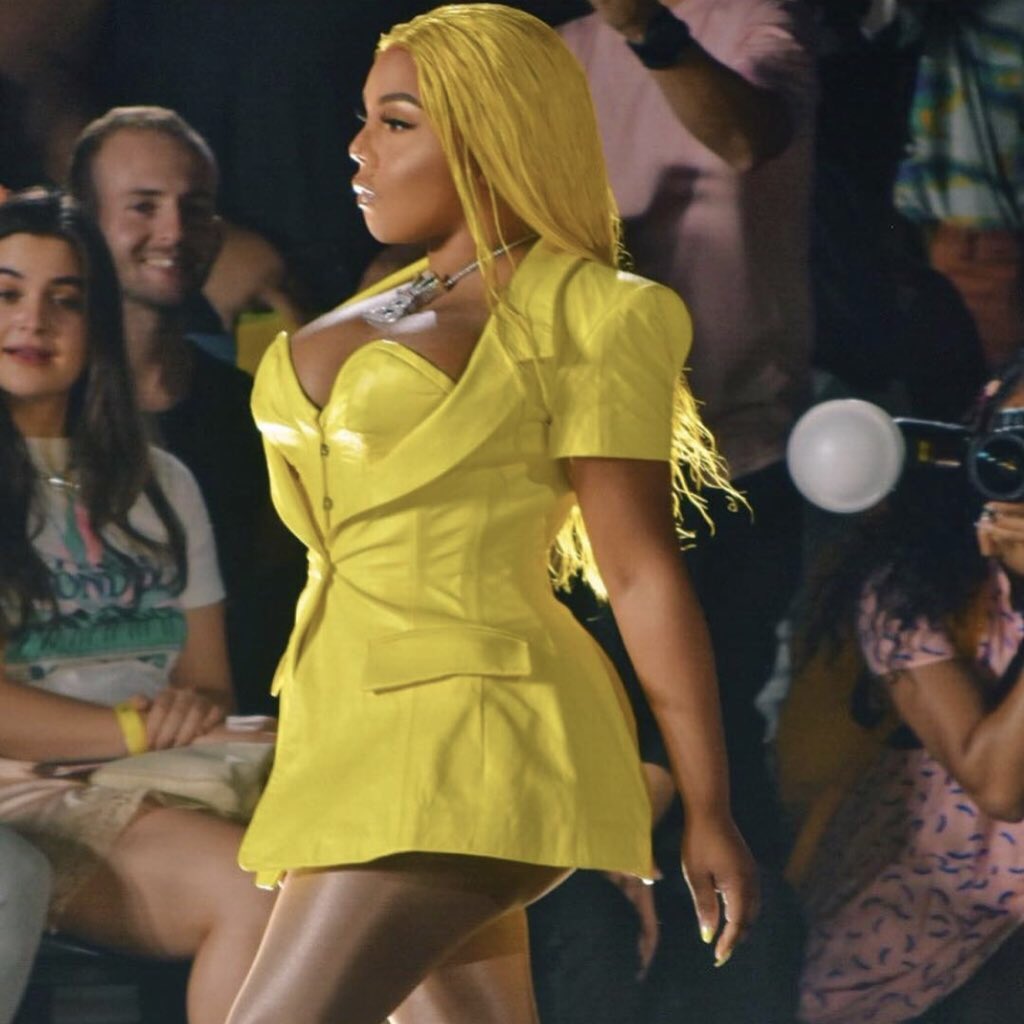 Shelby Ivey Christie Lil Kim Walking The Vfiles Runway Last Night In This Yellow Look Def Has To Do With That Iconic Yellow Crush On You Lewk The Legendary Misahylton Shelby Ivey Christie Lil Kim Walking The Vfiles Runway Last Night In This Yellow Look Def Has To Do With That Iconic Yellow Crush On You Lewk The Legendary Misahylton