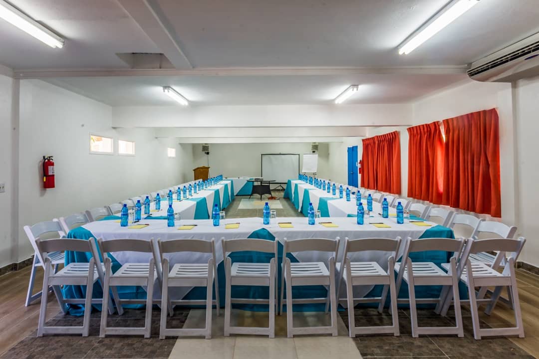 decameronhaiti's tweet photo. Des réunions prévues pour la rentrée ? #BacktoDecameron Nous disposons du plus grand espace conférence climatisé sur la #CoteDesArcadins 💡 pouvant accueillir jusqu'à 650 personnes 👥👥👥. Et avec nos 400 chambres 🏨et notre capacité d’accueillir plus de 800 personnes #meet https://t.co/sIvMex6oPH