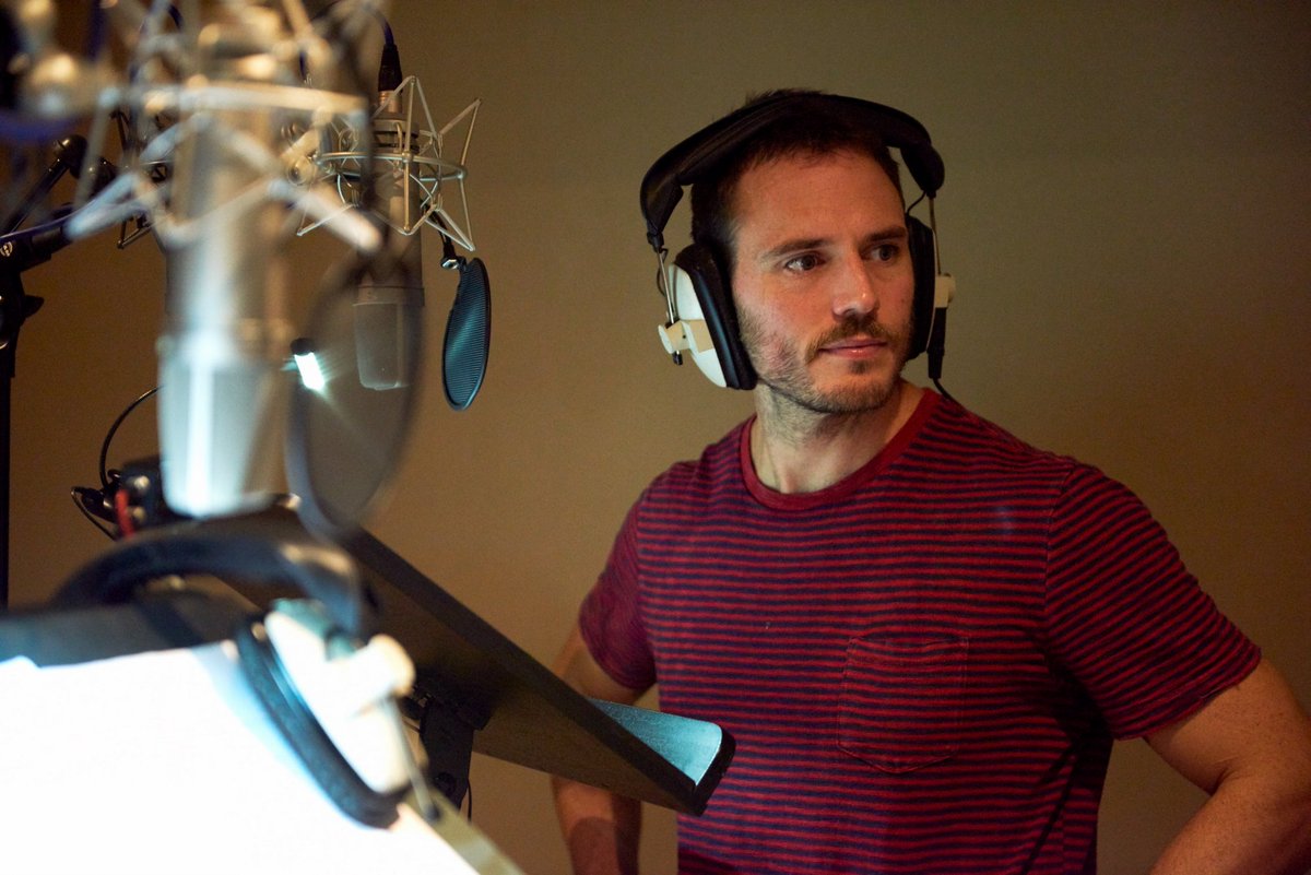 sclaflinorg's tweet photo. Recording photos from "Watch The Skies" https://t.co/yN1XtG6XuR #SamClaflin #WatchTheSkies https://t.co/KeqCYMh5mQ