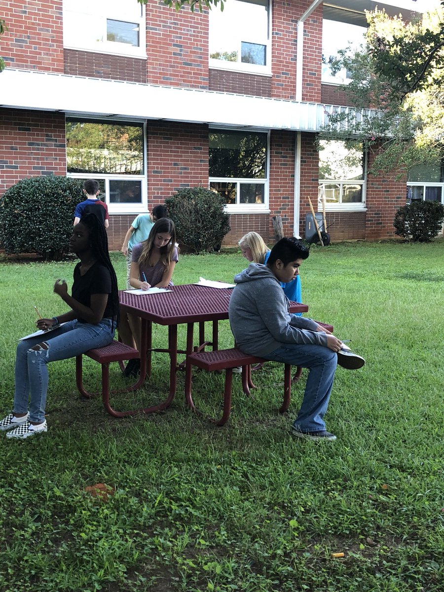 msargallscience's tweet photo. How do we think like scientists and make scientific discoveries? By asking questions from observations. #WeAreCarroll #TeamKidsFirst #everyoneisascient @CMMSCougars @terryagates @DoRealScience https://t.co/OyiMwrCUTt