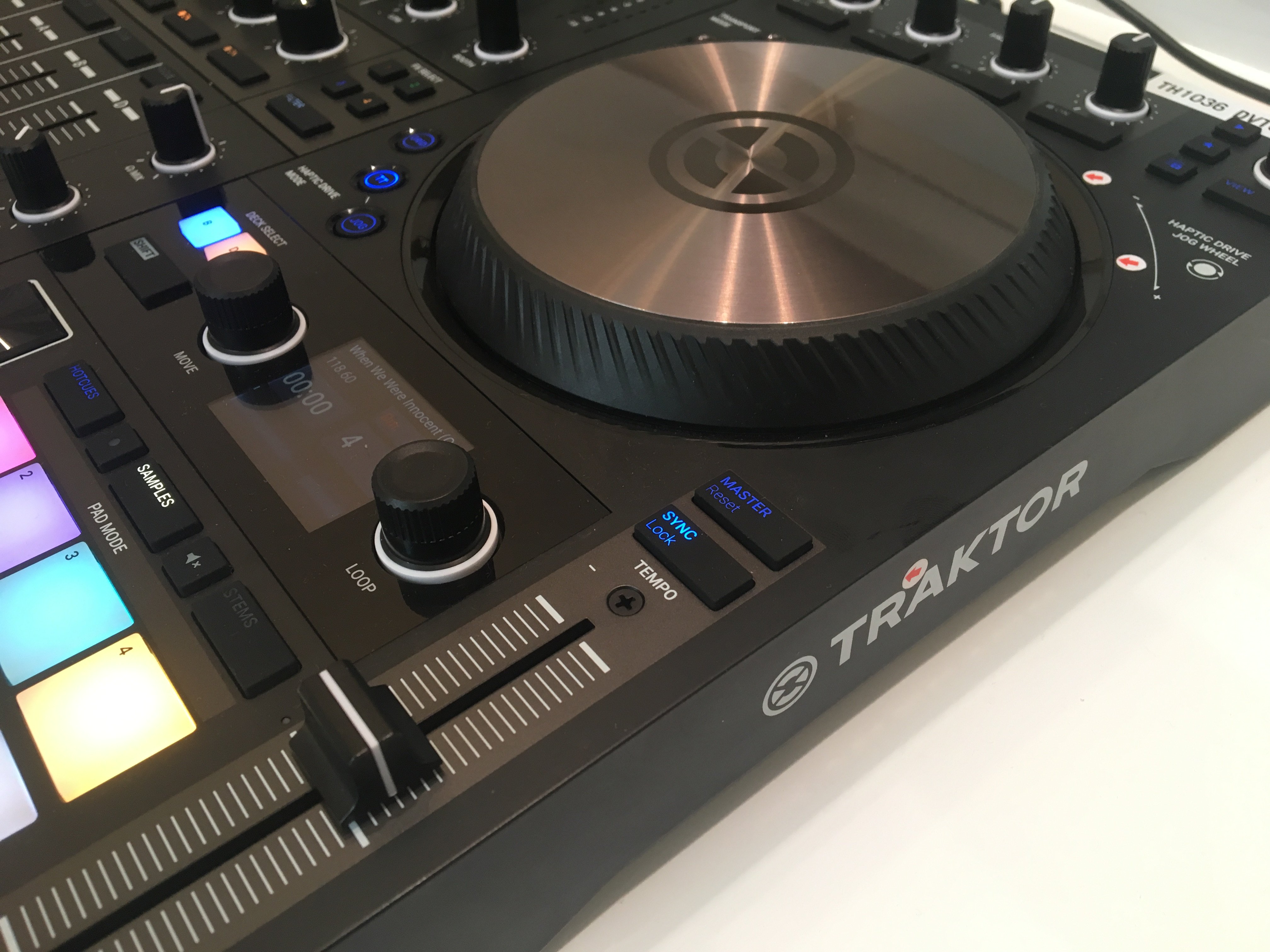 希少な美品です。高音質！ NI傑作。後期型！TRAKTOR KONTROL Z2