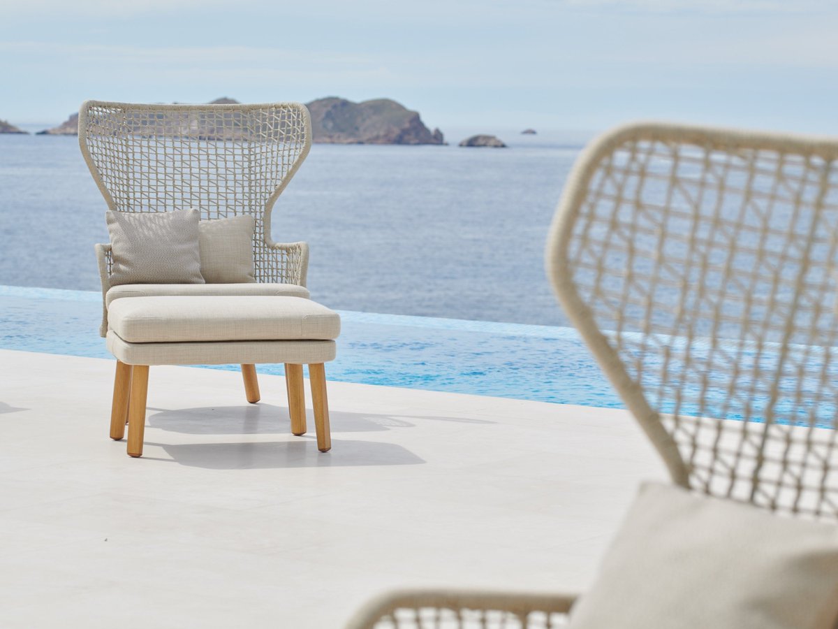 archiproducts's tweet photo. The art of weaving is the distinctive sign of @Varaschin_Spa, and the intrinsic value that strengthen the bond with its past. #Emma comes from this idea in mind, and represents the brand’s values at the #ADA2018 as candidate in the outdoor category: https://t.co/IpsxVq7INm https://t.co/ABsTE3wpvk