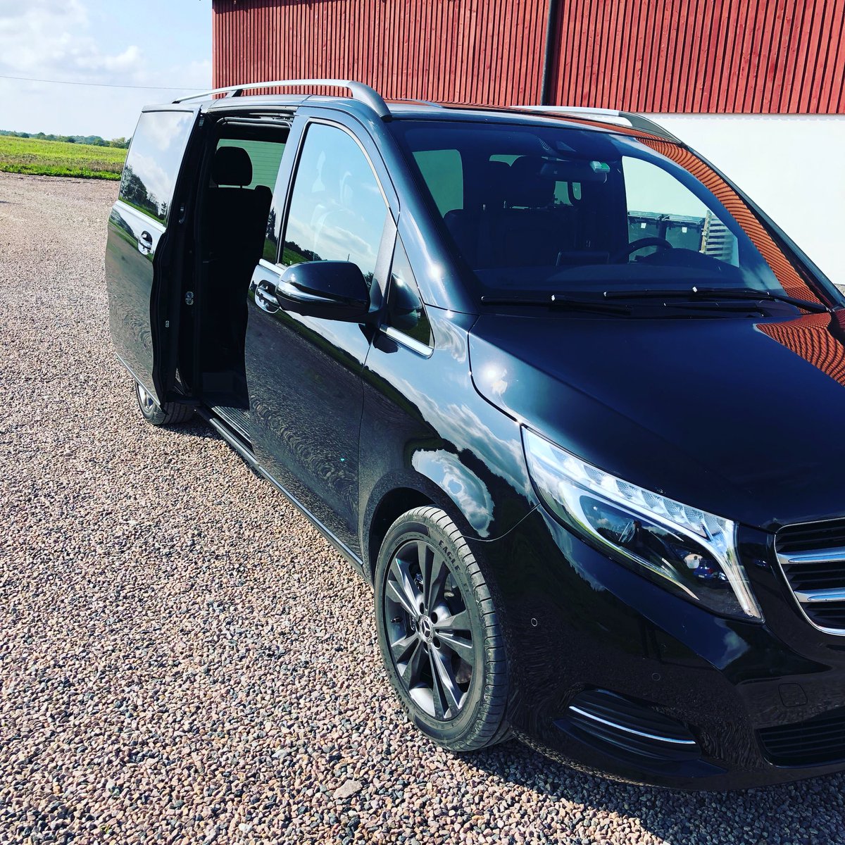 #anderslimousine #mercedes #vclass250avantgardesport #businesspeople #businessman #eventbussines #conferencefarm