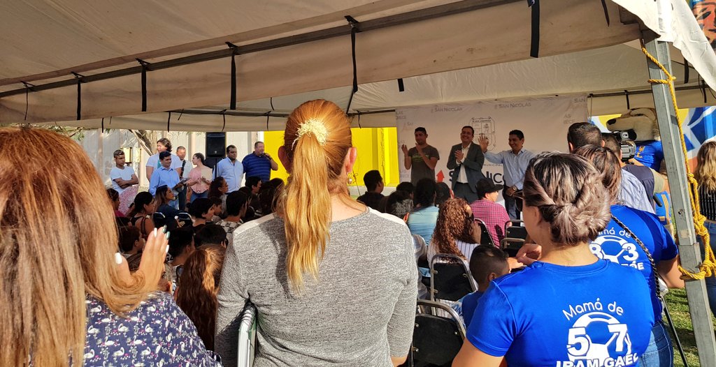 Entrega del mural en honor a #DonRobertoHernandezJr por parte del Alcalde <a href="/AlfredoCuadraT/">Alfredo Cuadra</a>  <a href="/GobSanNicolas/">Gobierno de San Nicolás</a> @VictorFuentesSN <a href="/metropoli_/">Periódico Metrópoli</a> <a href="/Cicmty/">CIC</a> <a href="/MtyFollow/">MtyFollow®</a> <a href="/pmnoticiastv/">Pmnoticias.tv</a> <a href="/greg77garcia/">Gregorio García Hdez</a> <a href="/_JaviHdz/">Javier hernandez</a> <a href="/ComunidadMTY/">Comunidad Monterrey</a> @GeraVaqueraSN <a href="/C_delaFuente/">Chris</a> <a href="/LaRedPuntoCom/">LaRedPuntoCom</a> <a href="/mmdeportesmx/">Multimedios Deportes</a> <a href="/ClubAlemania/">Club Alemania</a>