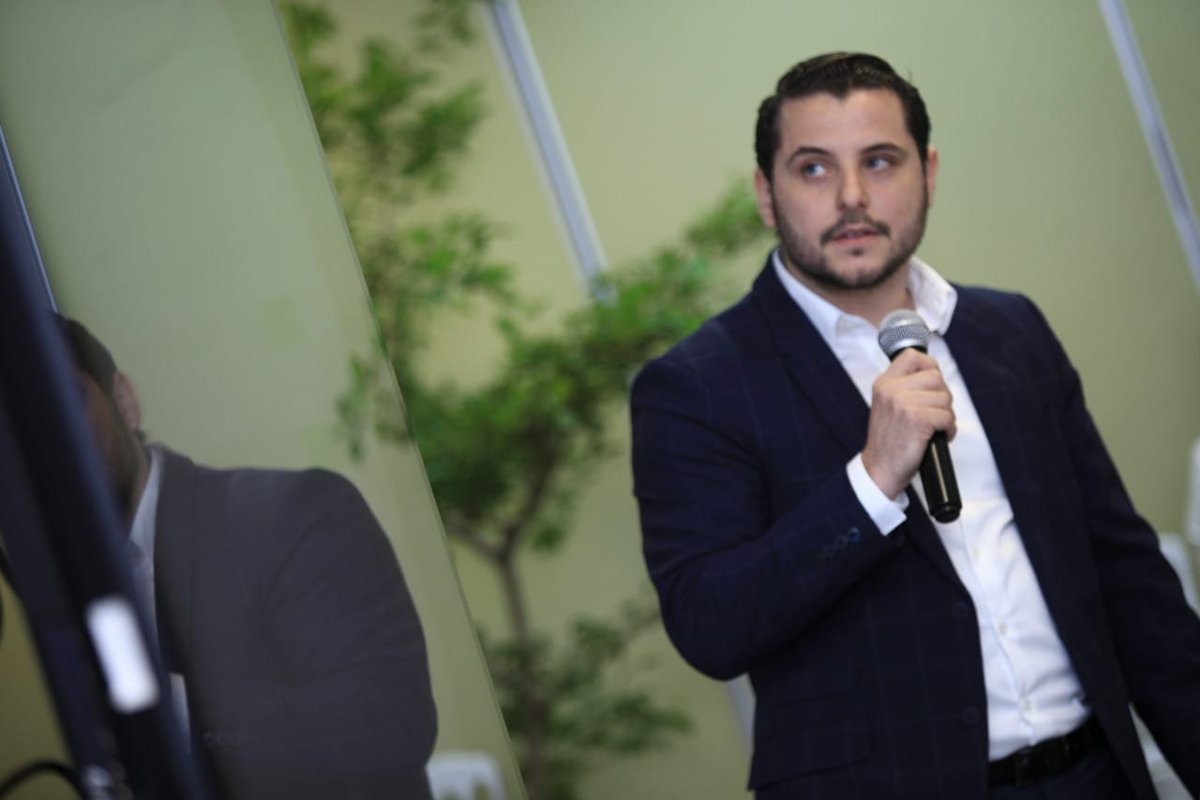 prodominicana's tweet photo. Parte de nuestros proyectos priozados son el #CEIRDConnect y nuestra Ventanilla Única de Inversión (#VUI). En este momento nuestro director de Innovación, Gestión y Transferencia del #CEIRD, #JorgeLópez presenta los avances de dichos proyectos https://t.co/T7JBU2GyO7