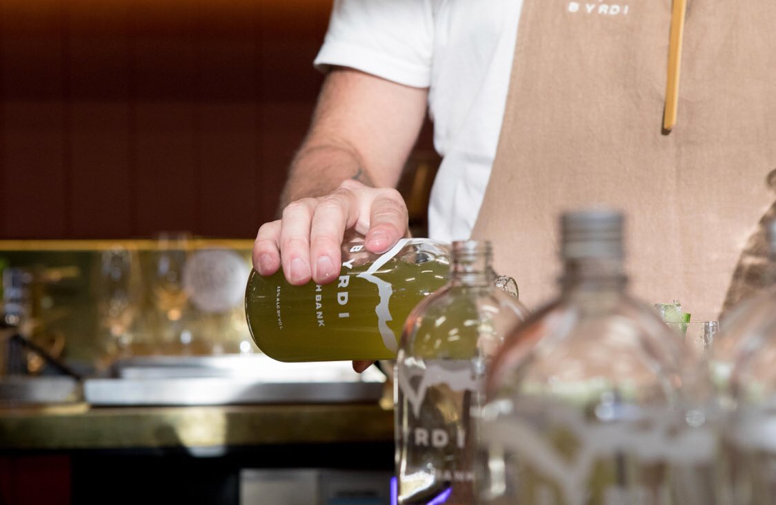 byrdimelb's tweet photo. Caught in the act last night with @CAPISPARKLING @FourPillarsGin @archierosesyd @PatientWolfGin #reedandcodistillery #worksmith #melbourne #byrdi #bottledbybyrdi #bottledcocktails #australia https://t.co/gX8gqvTfeZ