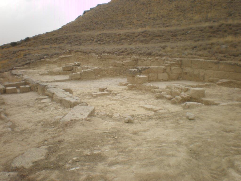 YACIMIENTO ROMANO DE LOS BAÑALES. 
Es uno de los más notables yacimientos arqueológicos romanos de #Aragón, ubicado a escasos 15km. de #Uncastillo. Diferenciado en dos zonas: los restos de un poblado de origen indígena y una zona monumental. #LosBañales
<a href="/comarca5villas/">comarca5villas</a> #Aragón