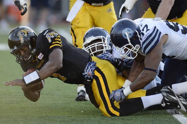 DailyBreadTO's tweet photo. Volunteers needed to help the @TorontoArgos tackle the @Ticats and #TackleHunger. This Saturday, you could watch the game LIVE while lending a helping hand and collect donations for Daily Bread to #FeedToronto. Register here https://t.co/rDHUFjnQaA #argos #thesix #football https://t.co/xZqHejkZS8