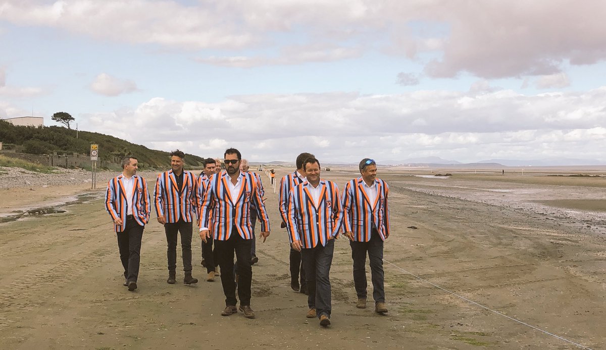 AlyVance1's tweet photo. Sporting their new 2018 blazers, @TheMelbourne10 check out conditions on the beach ahead of the opening race! #LaytownRaces #walkoffthehangover https://t.co/y7OvcicNax