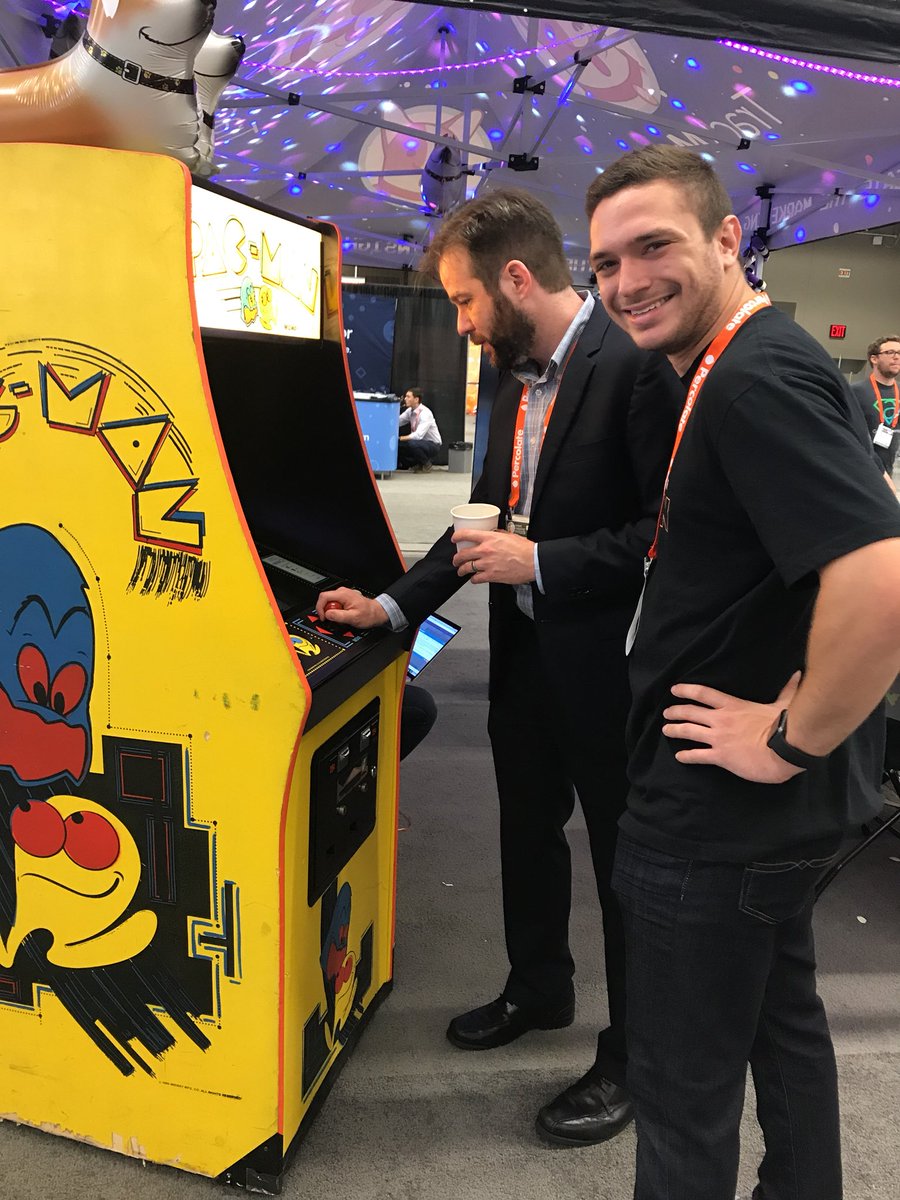 jeffrey_coyle's tweet photo. Matt @Matt_Hoy28 trying to keep up. He doesn’t know I have a box in my garage. @TrackMaven rules! @MarketMuseCo #cmworld #skillcrane #corgilove https://t.co/yTHXRlmFcd