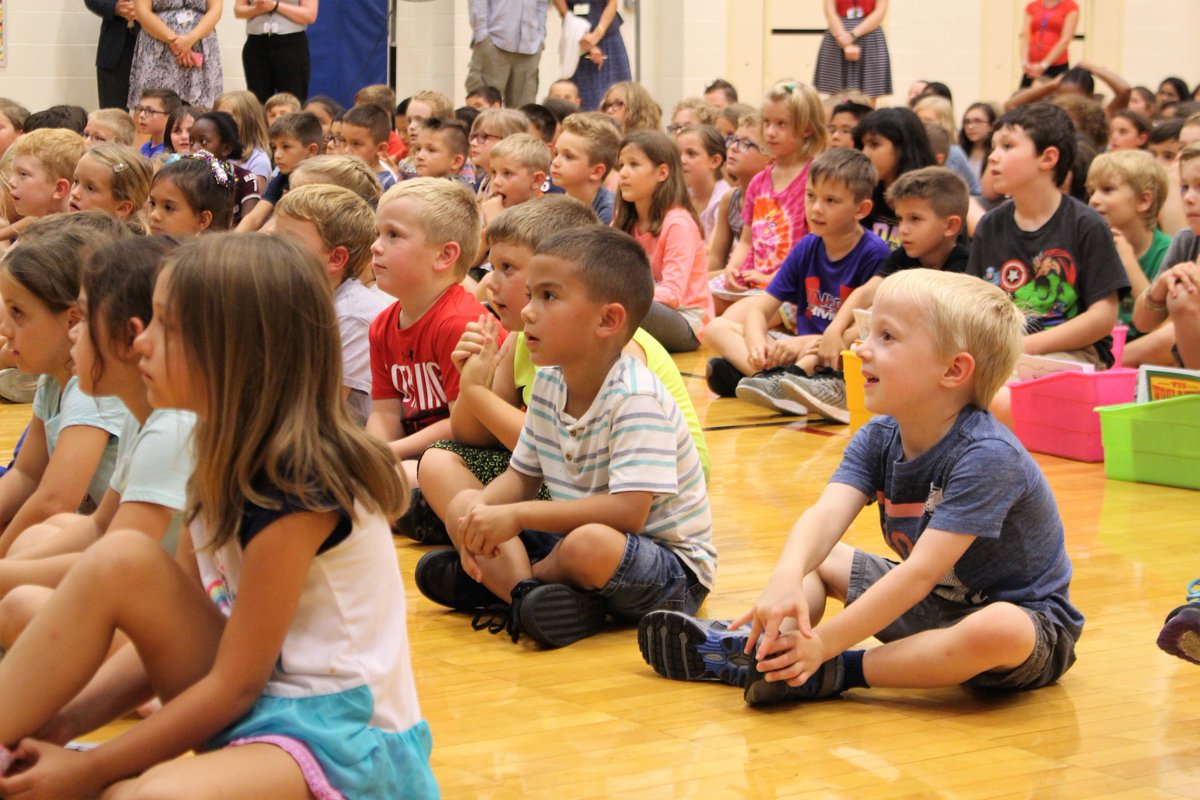 Geneva304's tweet photo. Harrison Street Students, Staff Surprised With $10K Donation from new @Burlington store in Geneva - read the full story &amp; see photo gallery here: https://t.co/H9s1LA2p9f…    #Geneva304  Thank you SO very much! @HSSPrincipal https://t.co/WJBY40XriD