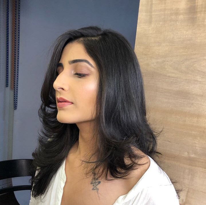 salonibatra_29's tweet photo. It’s cloudy with a chance of radiant ❤️
#minimalmakeuplook #todayslook #venicefilmfestival2018 https://t.co/T7RETb5Twx
