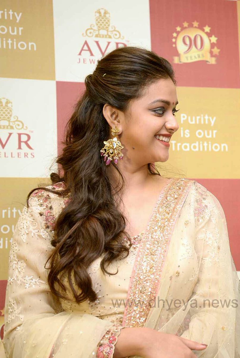 ItzSmeetha's tweet photo. No Words for this Stunning Beauty 
@KeerthyOfficial 😍😍❤❤
#KeerthySuresh https://t.co/QjhULNiswv