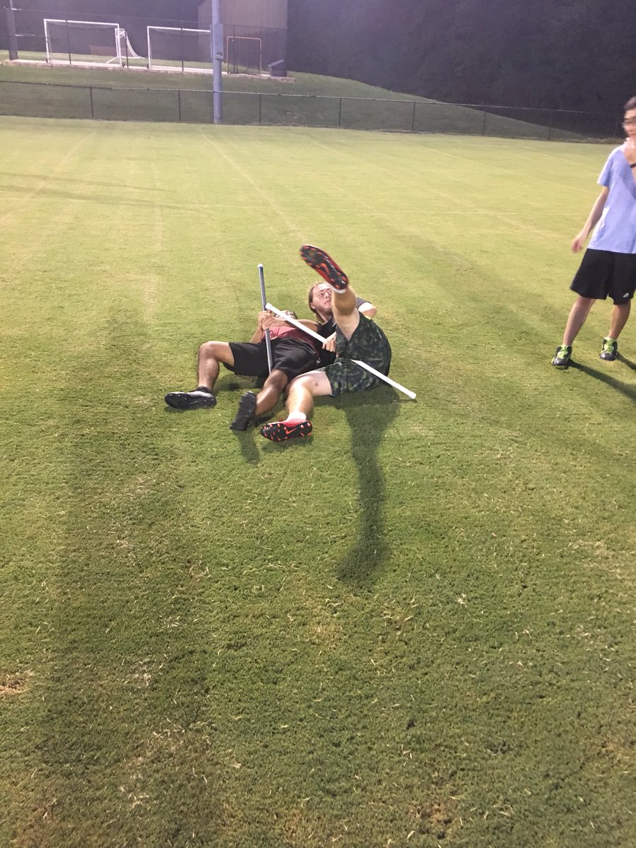 Team captain Ian teaching the younger lads all about the fine art of tackling at practice last night 💪🏼