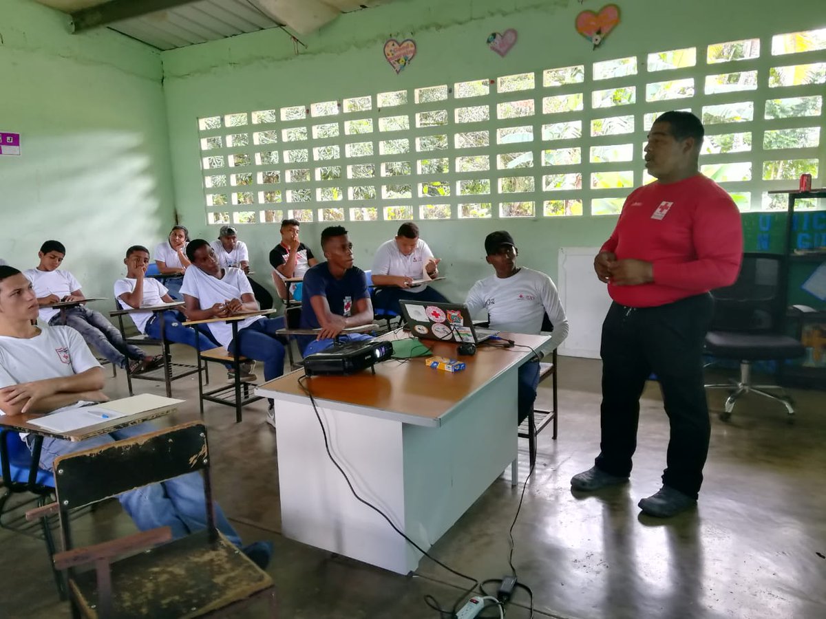 CrpColon's tweet photo. Hoy continua el XXI Campamento de Cruz Roja Juventud, con capacitaciones como seguridad acuática, primeros auxilios, formación básica institucional, movilización de recursos, VIH/SIDA/ITS, entre otras para formar monitores y facilitadores para q trabajen brigadas escolares. https://t.co/bbZo5cUCPg