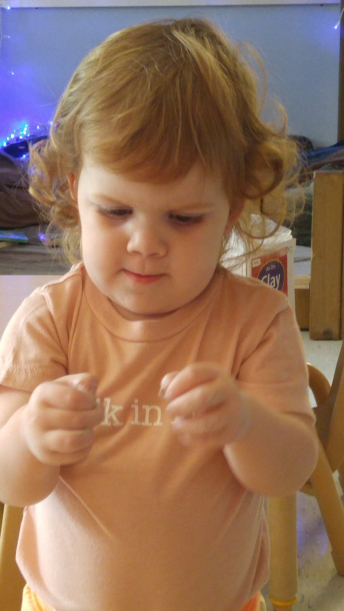 Wright21Nicole's tweet photo. "It feels slippery like ice cream." #mvlittles #clayexploration https://t.co/WzpuKbP7sj
