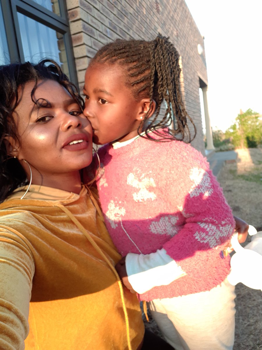 Qtee_bissh's tweet photo. Daughter...♥ https://t.co/gdvfM5b9AI