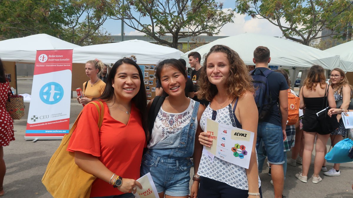 uchceu's tweet photo. Gracias a todos los que habéis participado en nuestra feria de los servicios #CampusLife #WelcomeDaysCEU ¡Bienvenidos! https://t.co/7eOZ2u9AoW