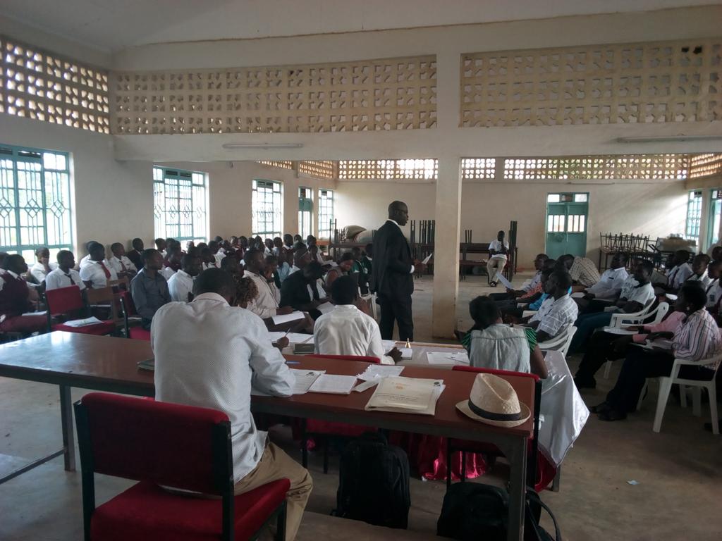 VijanaSikika's tweet photo. NG-CDF Chairman Ugunja constituency Mr. Daniel Omondi addressing the house on CDF bursary procedures and processes.
#JitokezeSikika
#SocialAccountability 
@HSAP_KENYA @YouthActKE @Amref_Kenya @Amref_Worldwide https://t.co/Lh8fFdPTD5