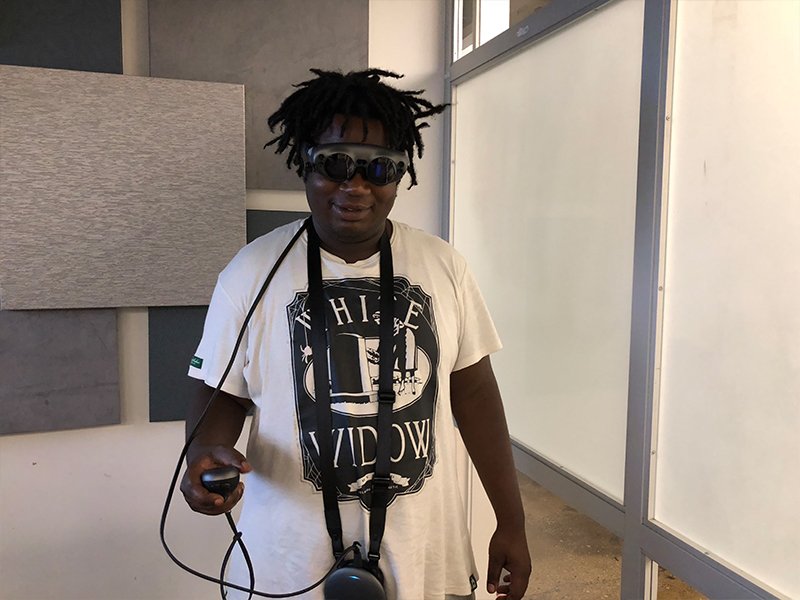 hardwarehacklab's tweet image. .@magicleap landed at the #HardwareHackLab #meetup last night. Lots of excitement in the room. Come join us next Wednesday to give it a try and work with others on what to build with it. #MagicLeapOne