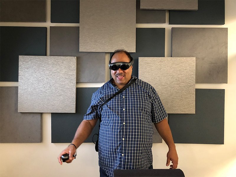 hardwarehacklab's tweet image. .@magicleap landed at the #HardwareHackLab #meetup last night. Lots of excitement in the room. Come join us next Wednesday to give it a try and work with others on what to build with it. #MagicLeapOne