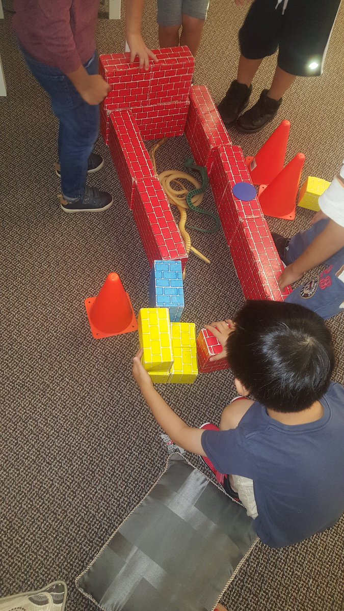 Nanthie29_tdsb's tweet photo. "We are builders. We are making a snake house." #playwithapurpose #collaborativebuilding @InglewoodH @EarlyYearsTDSB https://t.co/drCryPeN8N