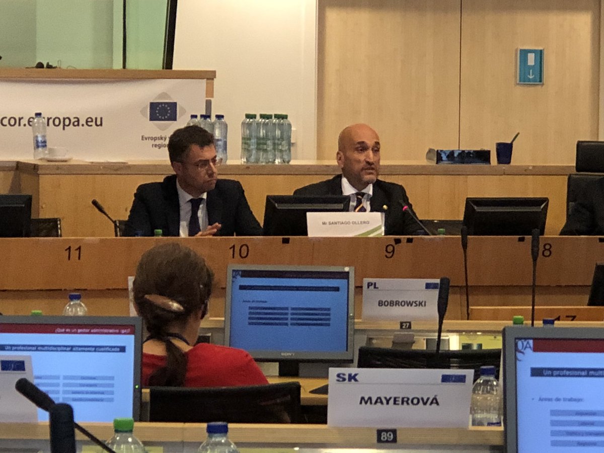 ColegiogAMadrid's tweet photo. El presidente de los Gestores Administrativos @FdoJSantiago y Ramón Ledesma de @ConsejoGestores exponen en Bruselas el proyecto pionero #Mobilegest ante los miembros de la Sección de Transportes, Energía, Infraestructuras y Sociedad de la Información (TEN) de @EU_EESC https://t.co/iTXKxjJ9x0