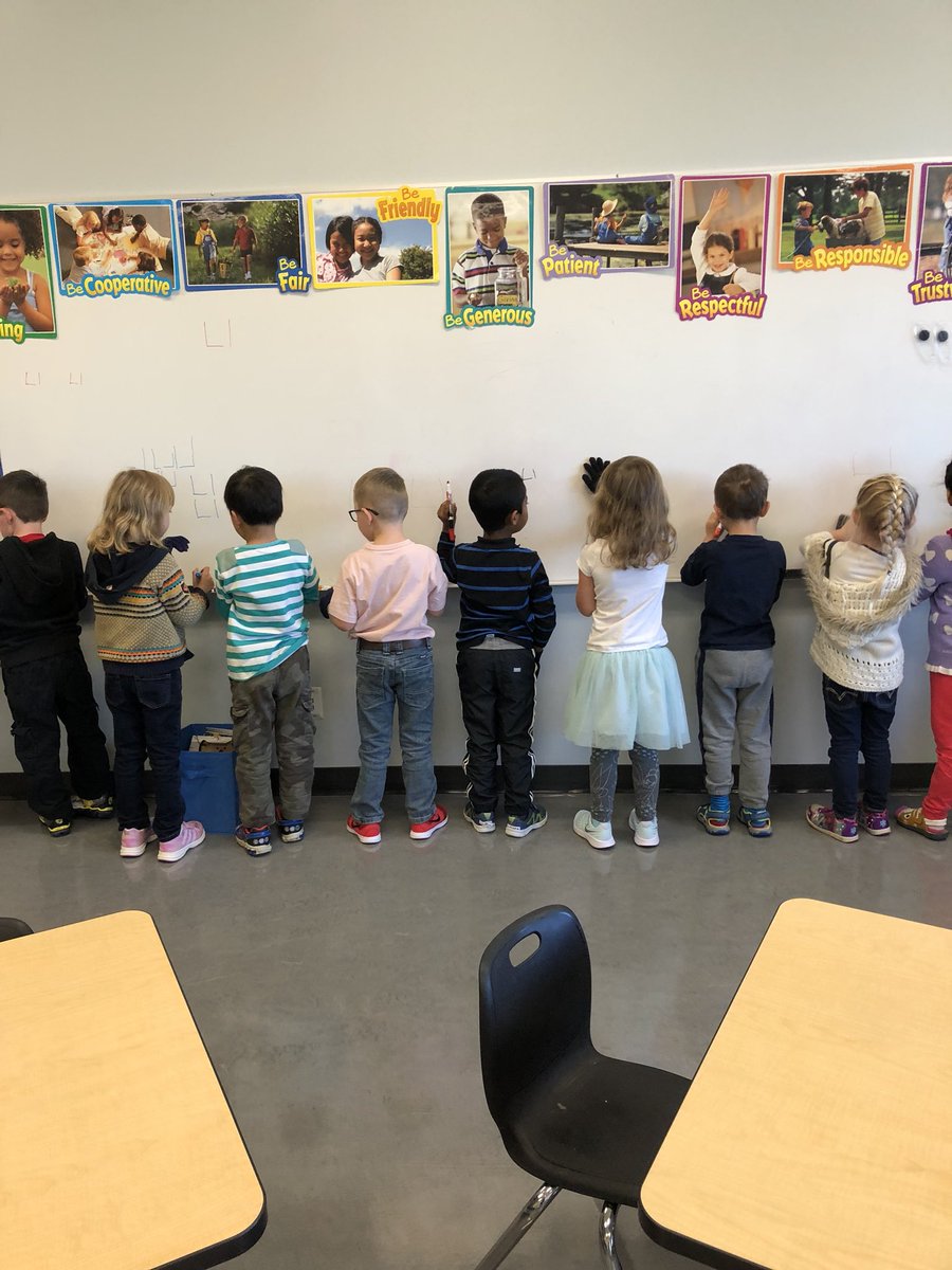 RonSouthernschK's tweet photo. We are learning about the letter Ll. Big L little l, what begins with Ll? https://t.co/tHd6gYELet