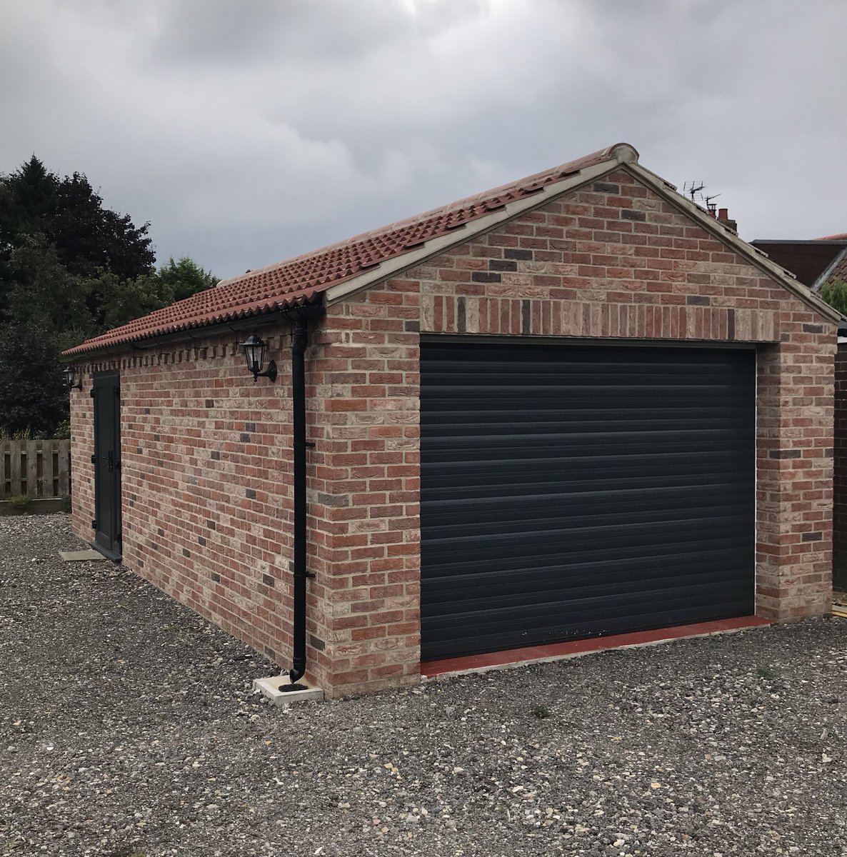 cohesion76's tweet photo. Recently completed new build detached garage #manshed #repeatcustomers #garagegoals https://t.co/QNrwRkMBew
