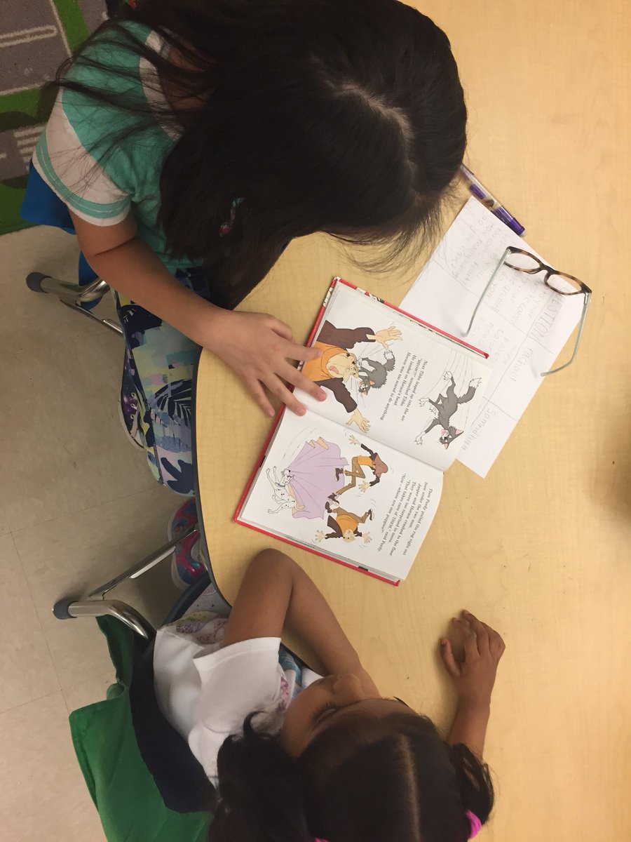 OakesWWES's tweet photo. We love our kindergarten buddies! Good advice overheard being given from fifth grader to his kindergarten buddy: “Don’t kiss your book - read it!” https://t.co/vQ28MOlttR