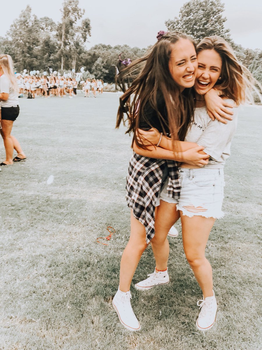 DG_UNF's tweet photo. ☆ BID DAY VIBES ☆ mc 18’ we love you so much!! https://t.co/3OS76fhsJm