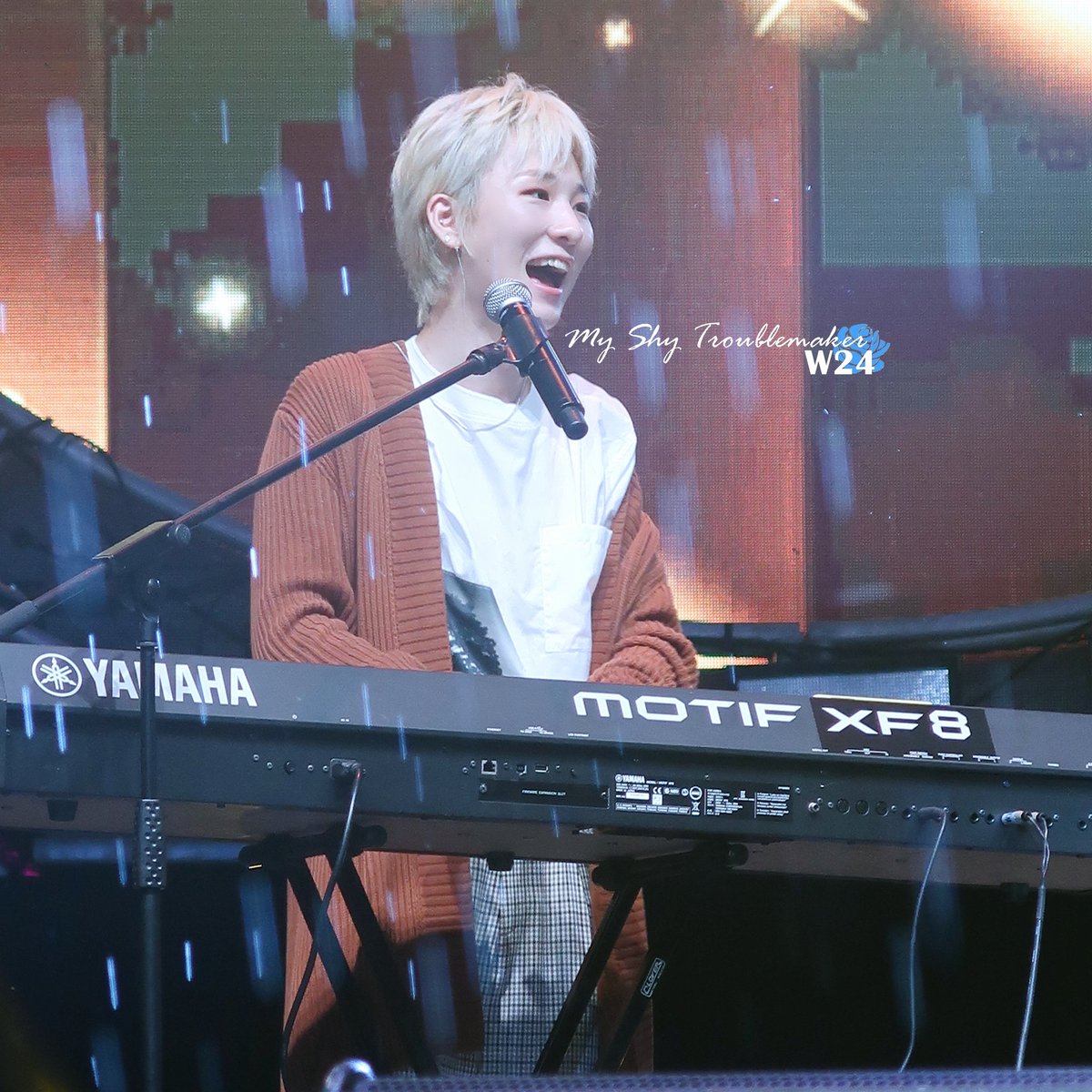 parkaaronpics's tweet photo. 180831 © my shy troublemaker #aaron #아론 #W24 #더블유24 https://t.co/p00L4C03rn