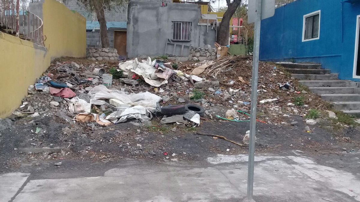 SanPedroNL's tweet photo. El espacio anteriormente era utilizado como basurero y con las gestiones de las madrinas e inversionistas se ha logrado rehabilitar como área de convivencia, gimnasios al aire libre, bancas, pasto sintético, plantas florales y murales realizados por los @padrinosjovenes y vecinos https://t.co/7FcOr8agpw