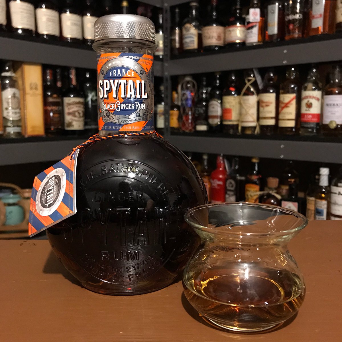 therumtrader's tweet photo. Reviewed Spytail Black Ginger Rum last night. Notes of fresh ginger, melted caramel, cola & light citrus. Not a great sipper but it should add a gingery twist to a cocktail.
@SpytailRumSA #spicedrum #ginger #drinkmorerum #colasc #darkrum #flavoredrum #rumreview https://t.co/SQaWd3q6JF