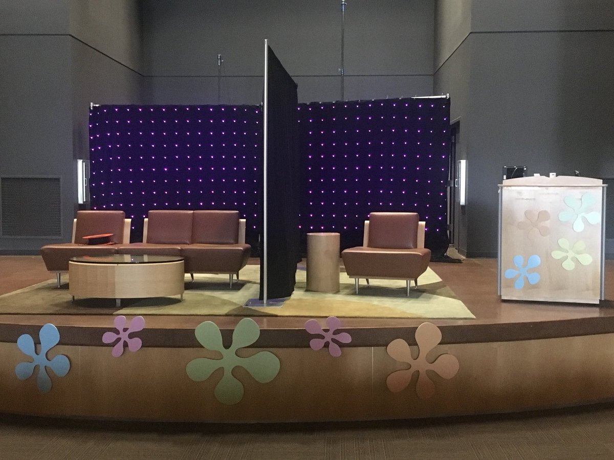 BonnieFahoome1's tweet photo. The stage is set for tonight’s #DesignerDatingGame at WSU’s Industry Innovation Center. Hope to see you here at 6:00pm. @designcoredet #DetroitMoD2018 #digitaldesign @pitchblackmedia @techtowndetroit https://t.co/v6uF8CrtTw