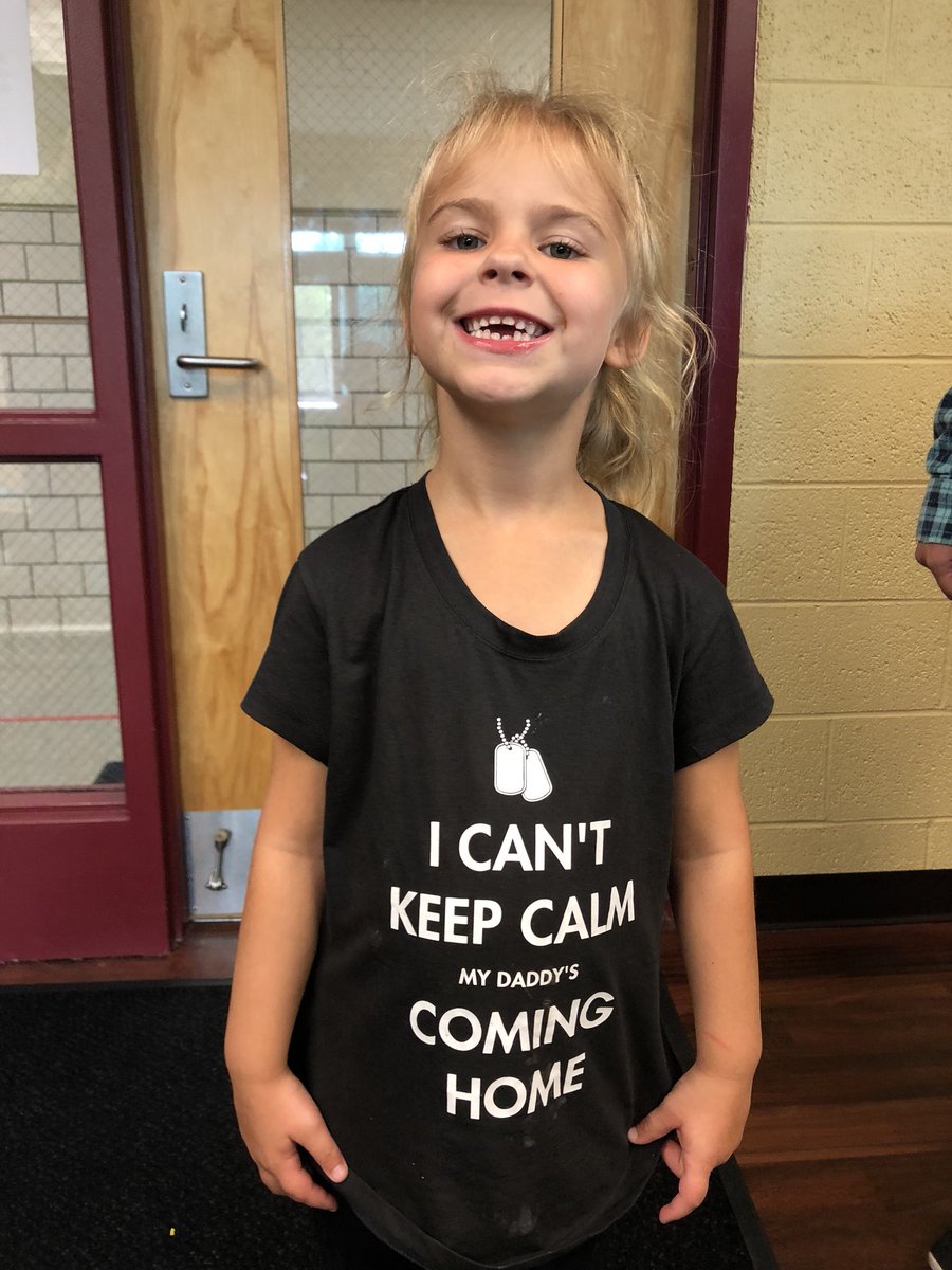 MillerNatalie3's tweet photo. Special surprise from a special hero, welcome home!  Thank you for your service! @DavisonSchools #ThomsonRocks https://t.co/twhICeYB7q