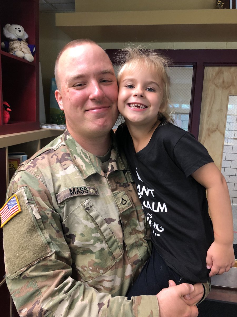MillerNatalie3's tweet photo. Special surprise from a special hero, welcome home!  Thank you for your service! @DavisonSchools #ThomsonRocks https://t.co/twhICeYB7q