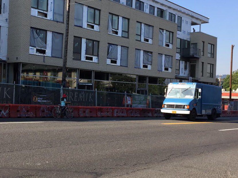 SQLnaut's tweet image. DANGER 4 pedestrians @ SE 24th & Hawthorne Blvd! @Bremik_NW closed sidewalk w no crosswalk 2 cross 4 lanes most pedestrians walking in traffic lane. Does @PBOTinfo prioritize traffic over pedestrians? Need 2 close a lane 4 peds #VisionZero #SlowDown @pdxvisionzero @dansaltzman
