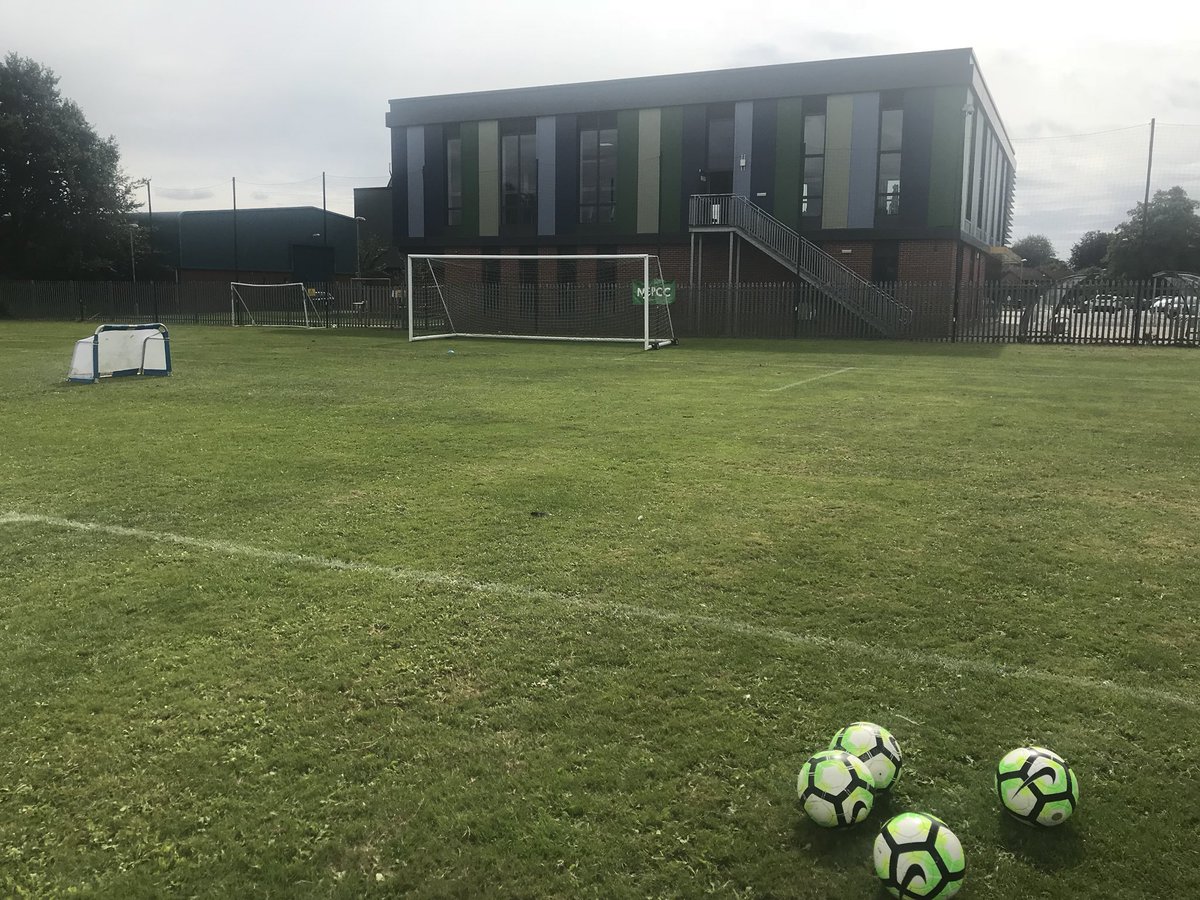 N_Thompson2's tweet photo. Small sided games used today @UCPeterborough with different player numbers to elicit different physiological responses with @Posh_WG Great effort π
#strengthandconditioning #evidencebasedtraining #ucp #conditioningdrills https://t.co/E3gepWbn9g